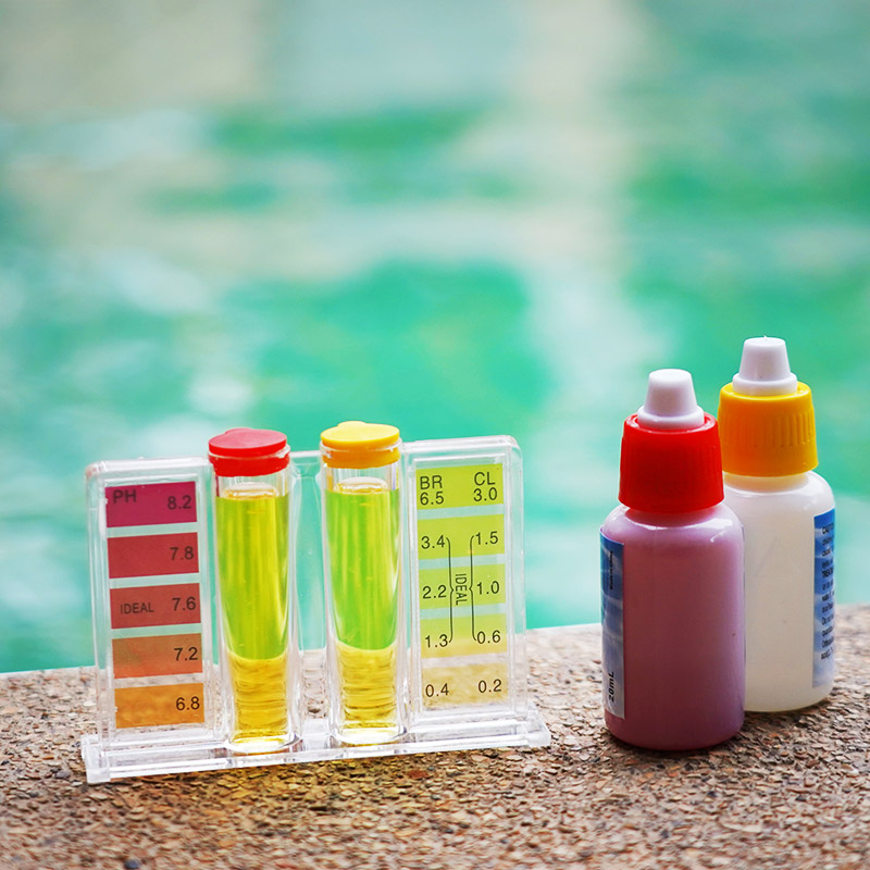 acqua torbida piscina